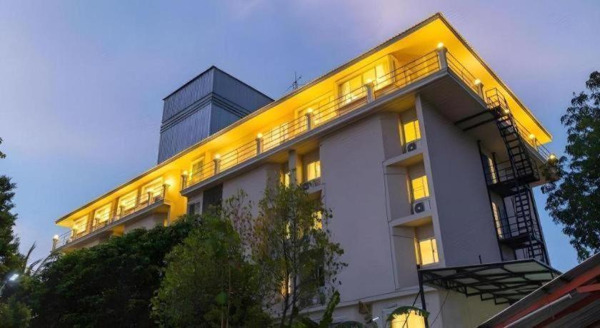 B2 Phitsanulok Boutique & Budget Hotel Esterno foto